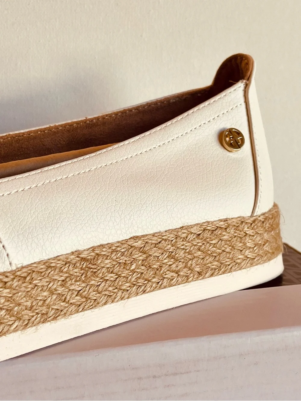 NIB GIANI BERNINI MEMORY FOAM   SLIP ON ESPADRILLES WHITE WOMENS SIZE 8